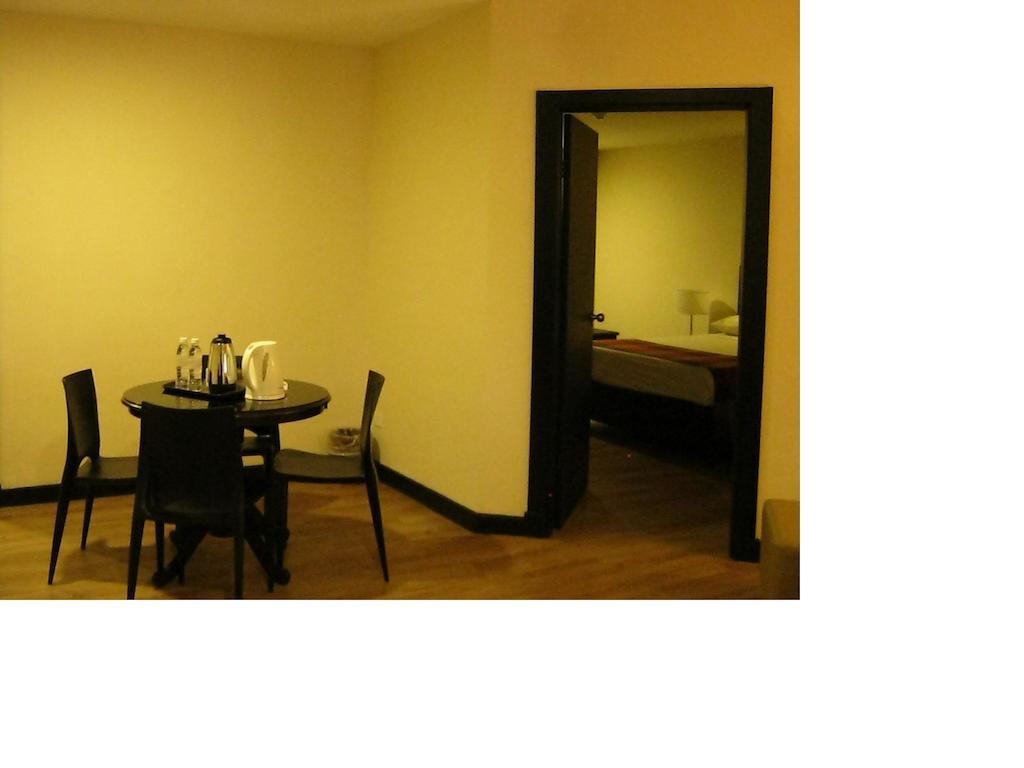 Grand Dormani Rajah Court Hotel Kuching Exterior foto