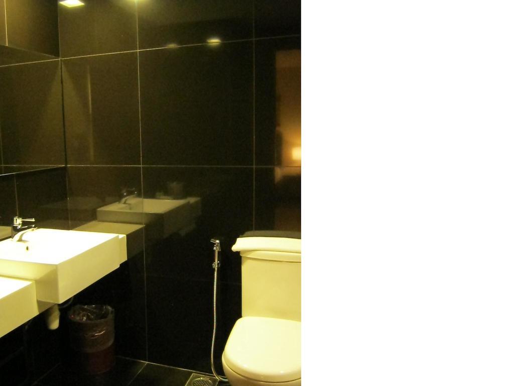 Grand Dormani Rajah Court Hotel Kuching Exterior foto