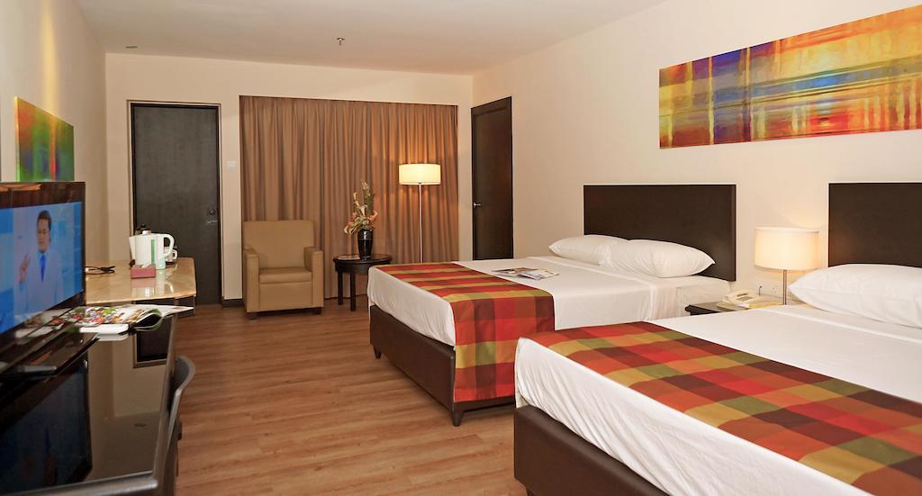 Grand Dormani Rajah Court Hotel Kuching Exterior foto